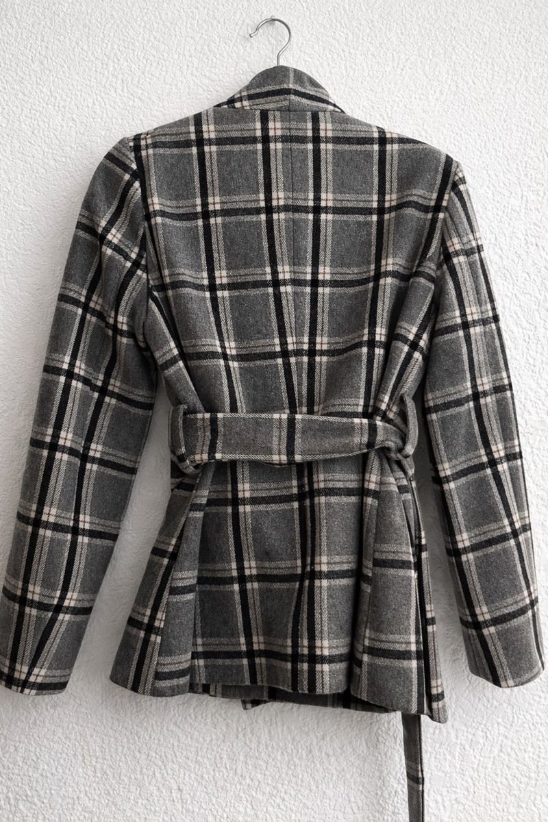 Manteaux: Stylish Checkered Winter Coat, Size Small – D'occasion à Cudrefin par Net5dok 1