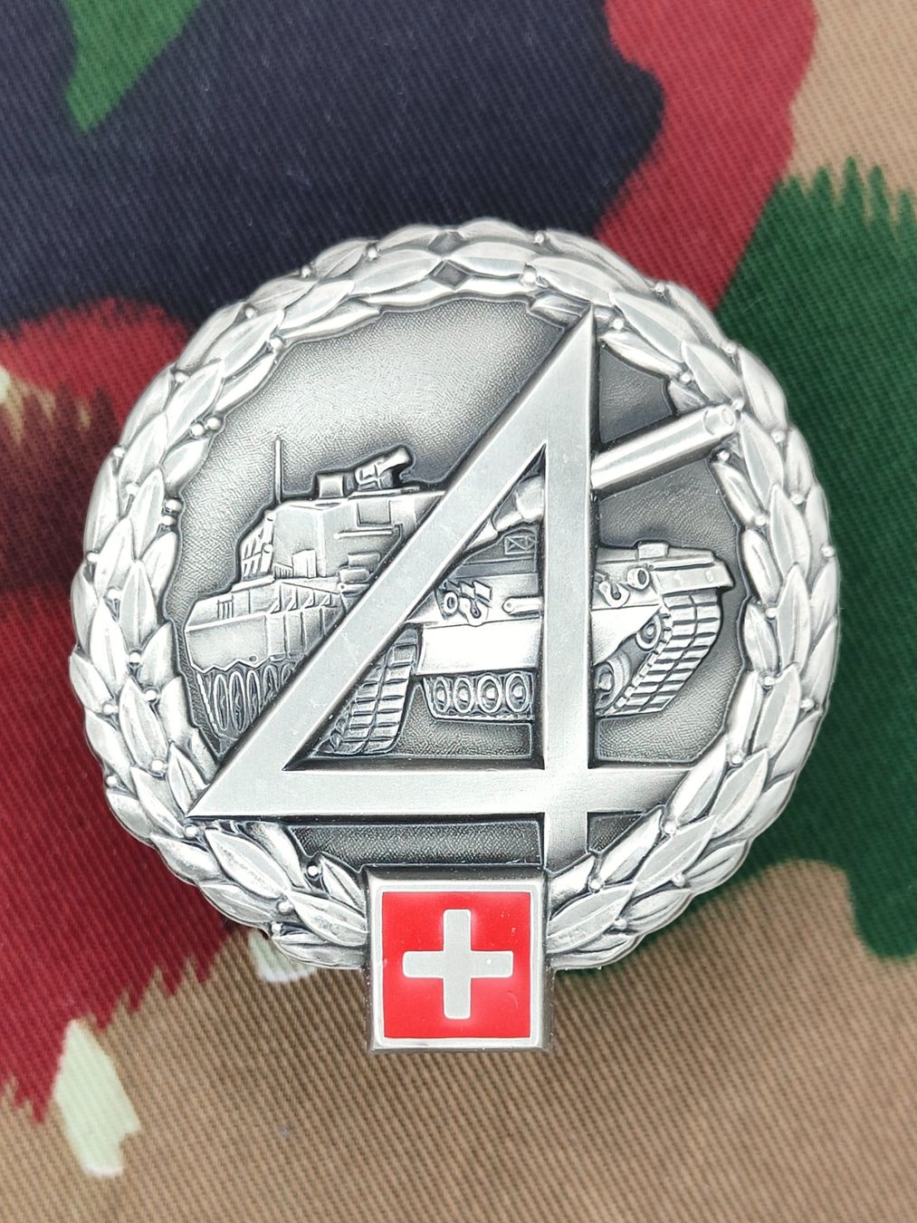 Schweizer Armee Placchette & Badge: Béretemblem Panzerbrigade 4 Variante 2, neu – Nuovo (secondo la descrizione) da Bauma venduto da SwissMilitaria