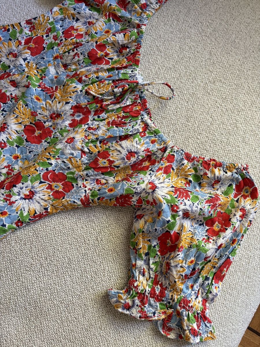 Robes: INFLUENCE FLORAL DRESS – D'occasion à Zürich par dor_9l9g 1