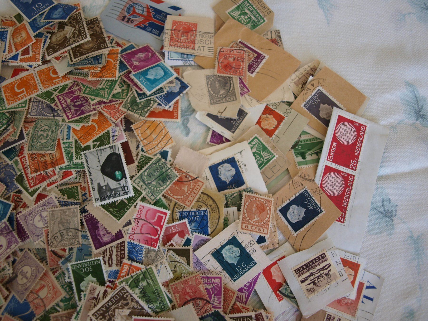 Tutti i francobolli: Holland ca 1300 Marken = 90 g .Gebraucht – Usato da Aarau venduto da Marcele0 2