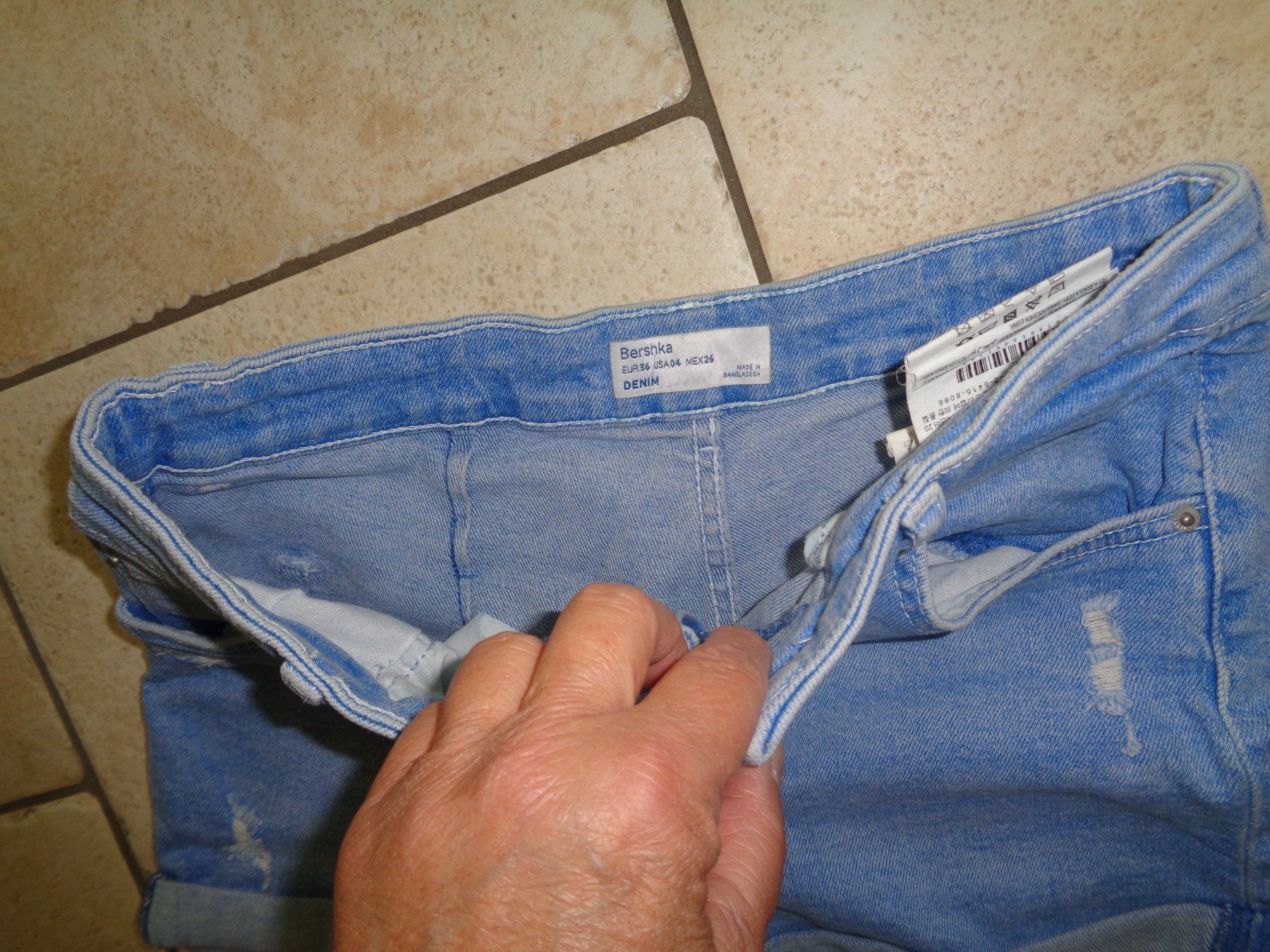 Bershka Pantaloni: Shorts  Bershka  Grösse 36 – Usato da Kreuzlingen venduto da Robi-2003 2