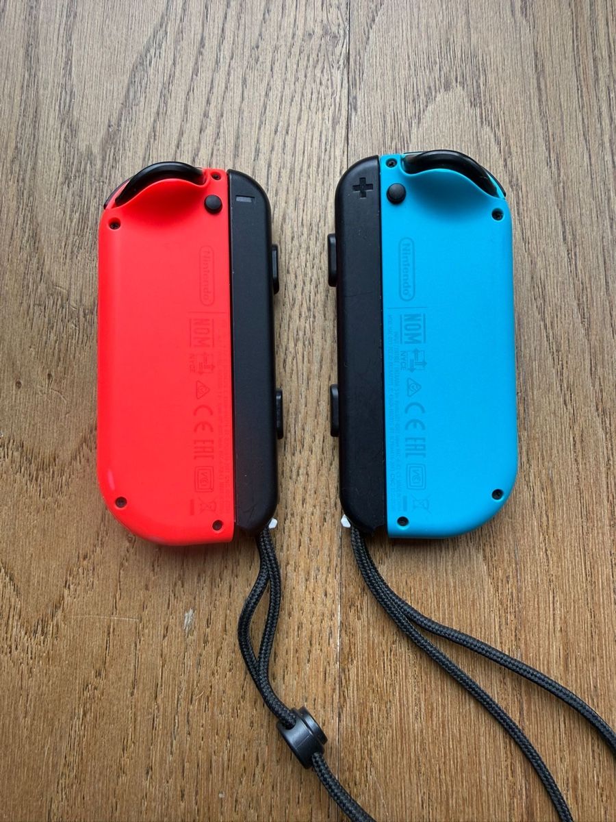 Nintendo Controller: Joycon-Paar mit Handschlaufen / Nintendo Switch 1 – Usato da Läufelfingen venduto da Seraphim13 1