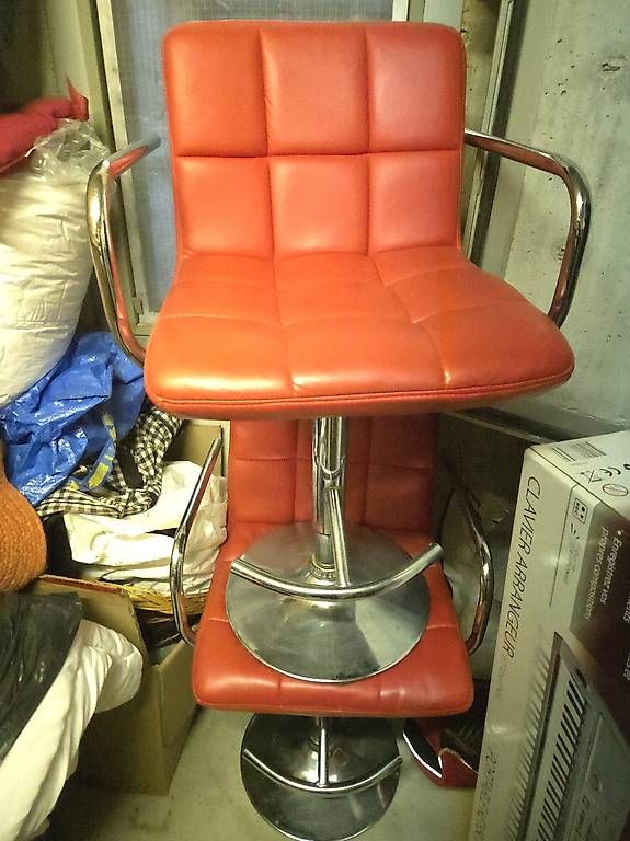 Hocker: Tabourets de bar rouges – Gebraucht aus Sierre von Cir_ccx2