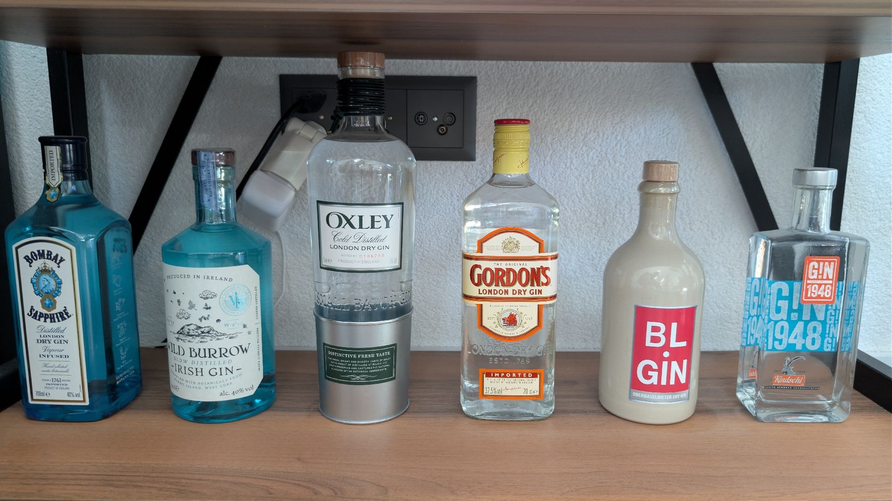 Spirituosen: Gin Sammlung inkl. Holzregal beleuchtet – Neu und originalverpackt aus Mörschwil von Manser08 8