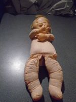 Puppe alt, blonde Haare