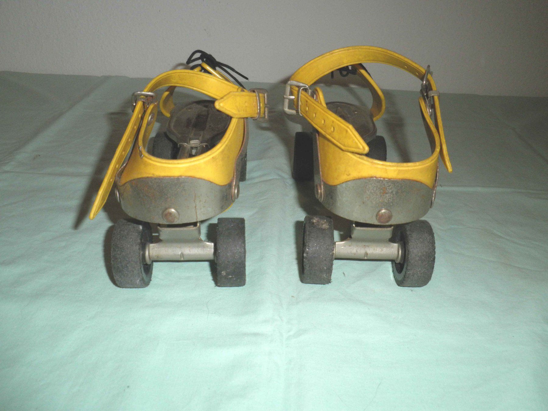 Pattini in linea & Pattini a rotelle: Antike Kinder-Rollschuhe verstellbar. – Usato da Cadenazzo venduto da Mikeshop 8