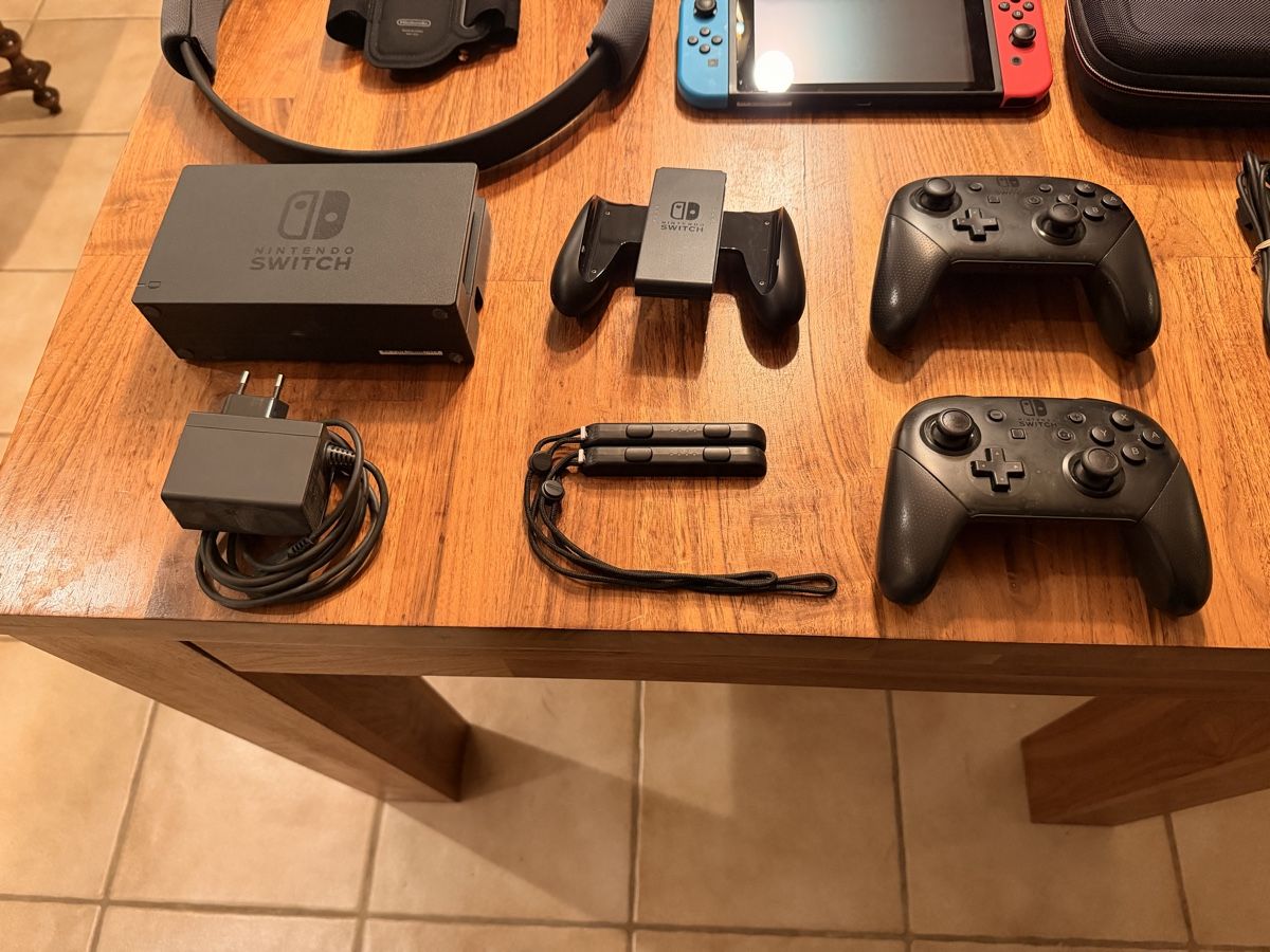 Nintendo Consoles: Nintendo Switch Set + 2 Pro Controller + 4 Spiele – D'occasion à Malters par Sephiroth2th 3