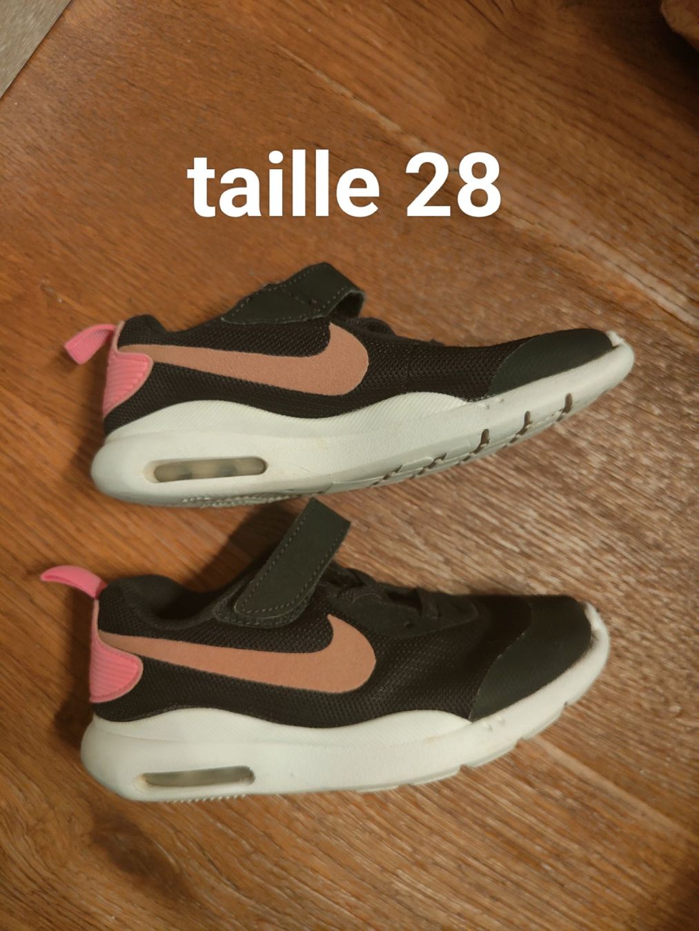 Nike Scarpe per ragazze: Baskets Nike Air taille 28 enfant – Usato da fribourg venduto da pegalex