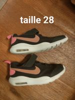 Baskets Nike Air taille 28 enfant