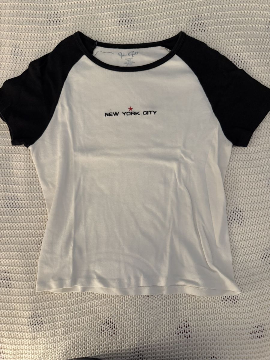 Brandy Melville T-Shirts: Brandy Tshirt – Gebraucht aus Binningen von zoemaya