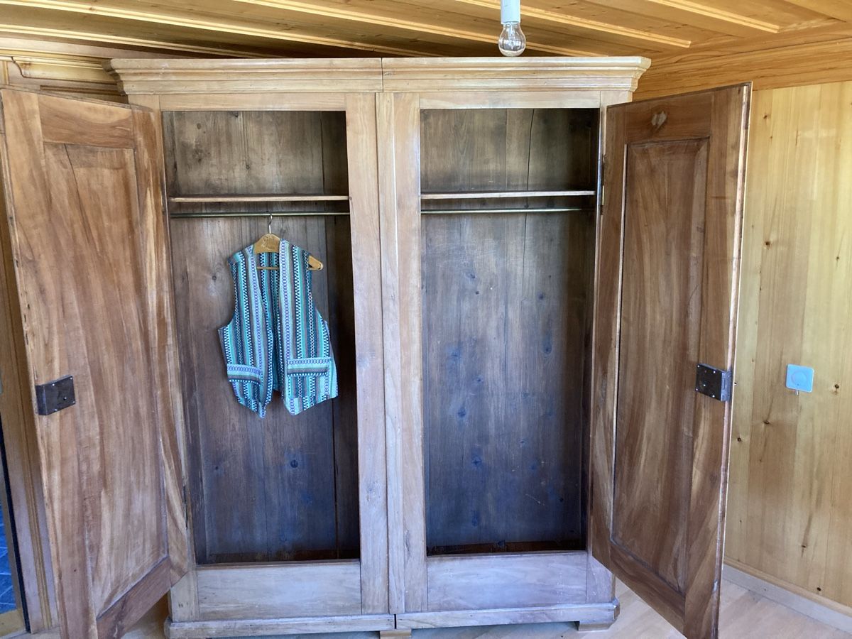 Armoires: Kleiderschrank Kirschholz massiv – D'occasion à Dietfurt par chrischu66 1
