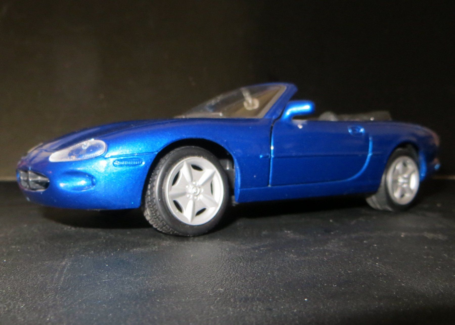 Maisto Voitures modèles: Jaguar XK8 – D'occasion à Herisau par Simonalb 1