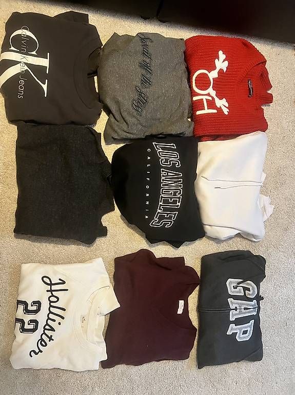 Lots de vêtements: Pullover Paket Damen S – D'occasion à Thalwil par Jarondy