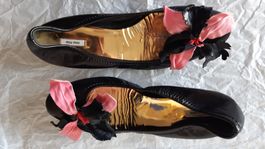 MIU MIU Schuhe Leder schwarz mit Blume Gr. 39,5