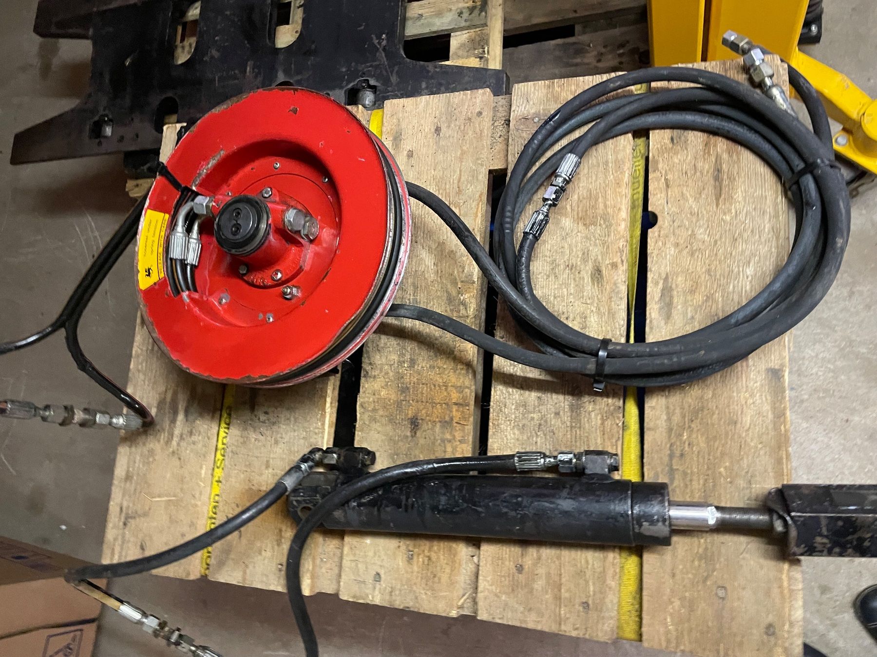 Carrelli elevatori e a forche: Seitenschub zu Stapler – Usato da Huttwil venduto da Bolpa 2