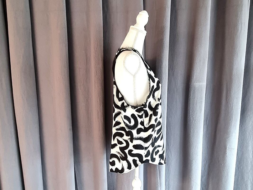 H&M Top: H & M Schwarz - Weisses Top – Usato da Urtenen-Schönbühl venduto da Restwert_Schoenbuehl 3