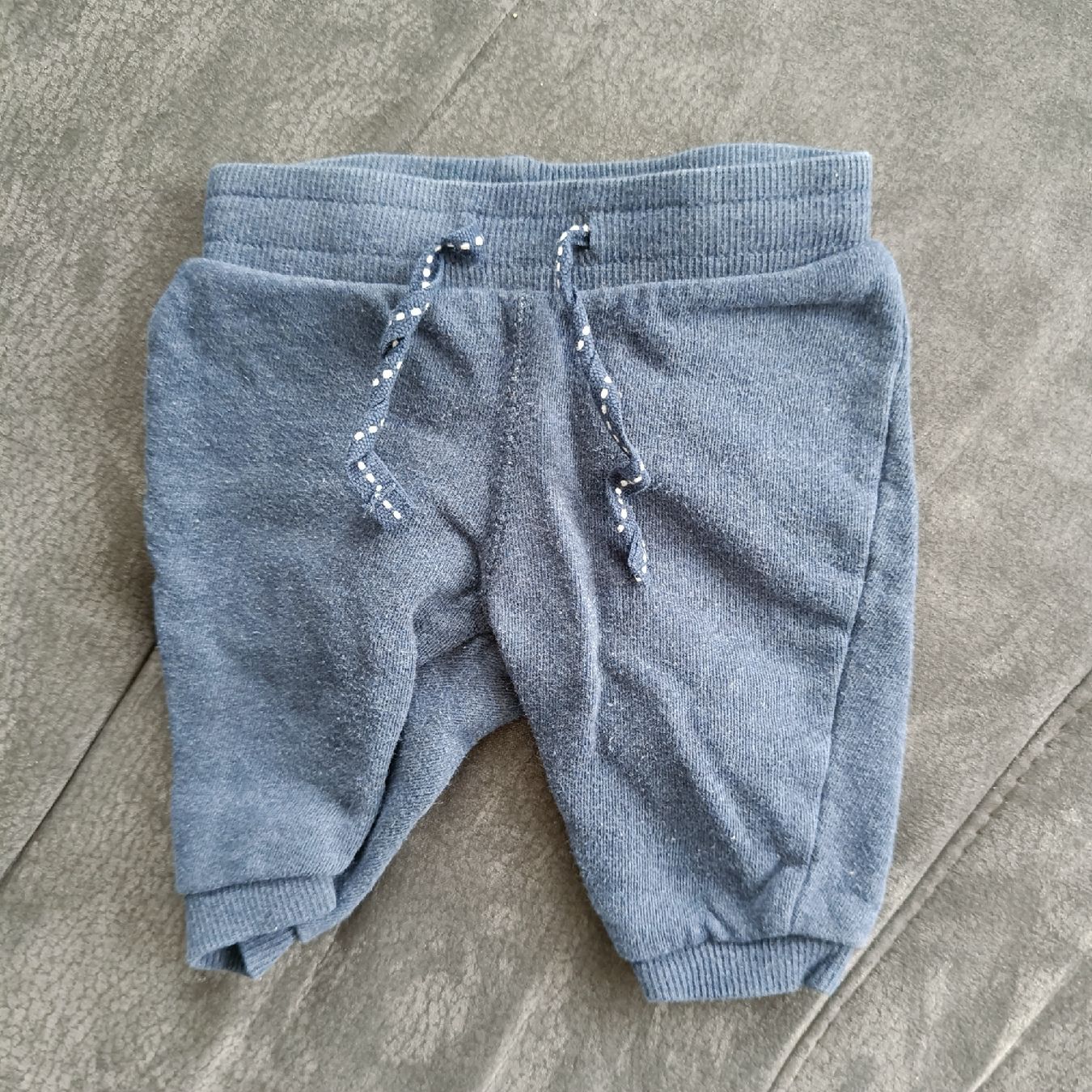 H&M Pantaloni: Trainerhose Grösse 56 – Usato da Jaberg venduto da urig17.