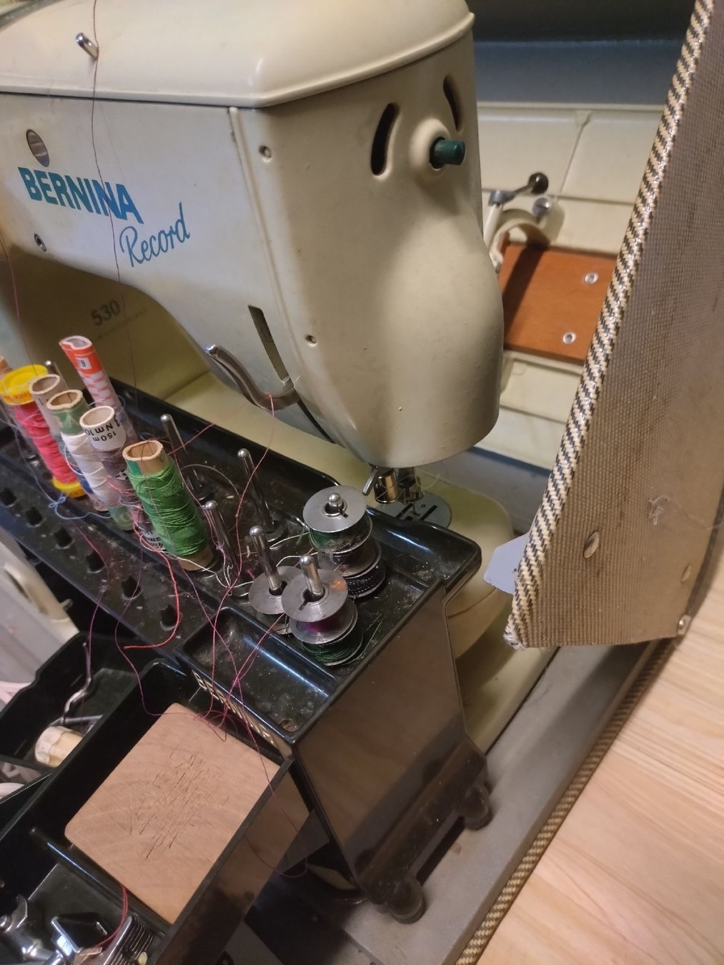Bernina Nähmaschinen: Machine  BERNINA Record 530 machine  à coudre – Gebraucht aus Farvagny-le-Grand von LaCaverne 4