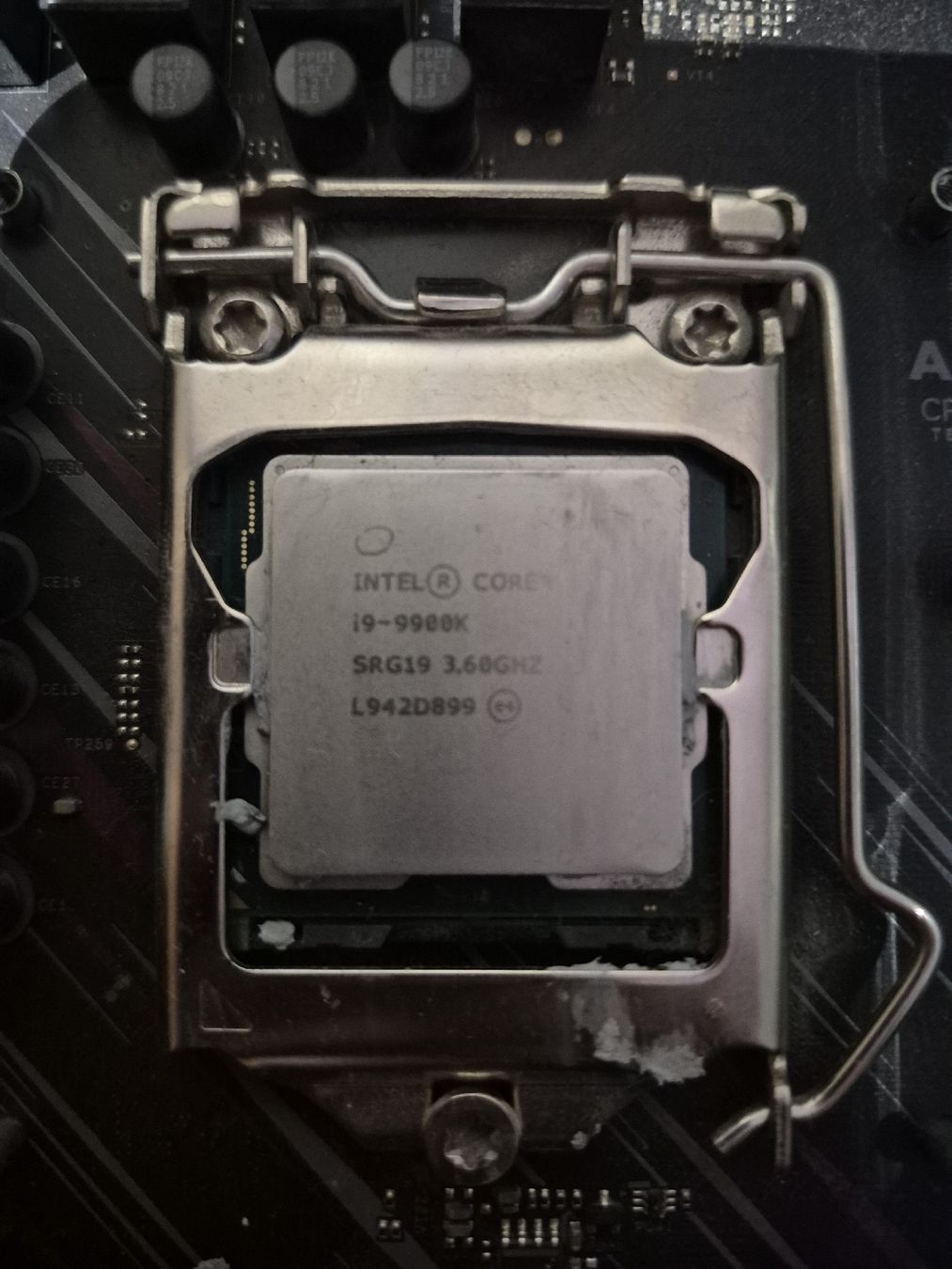 Intel Componenti elettronici: intel i9 9900k – Usato da Fehraltorf venduto da Schmid_Y
