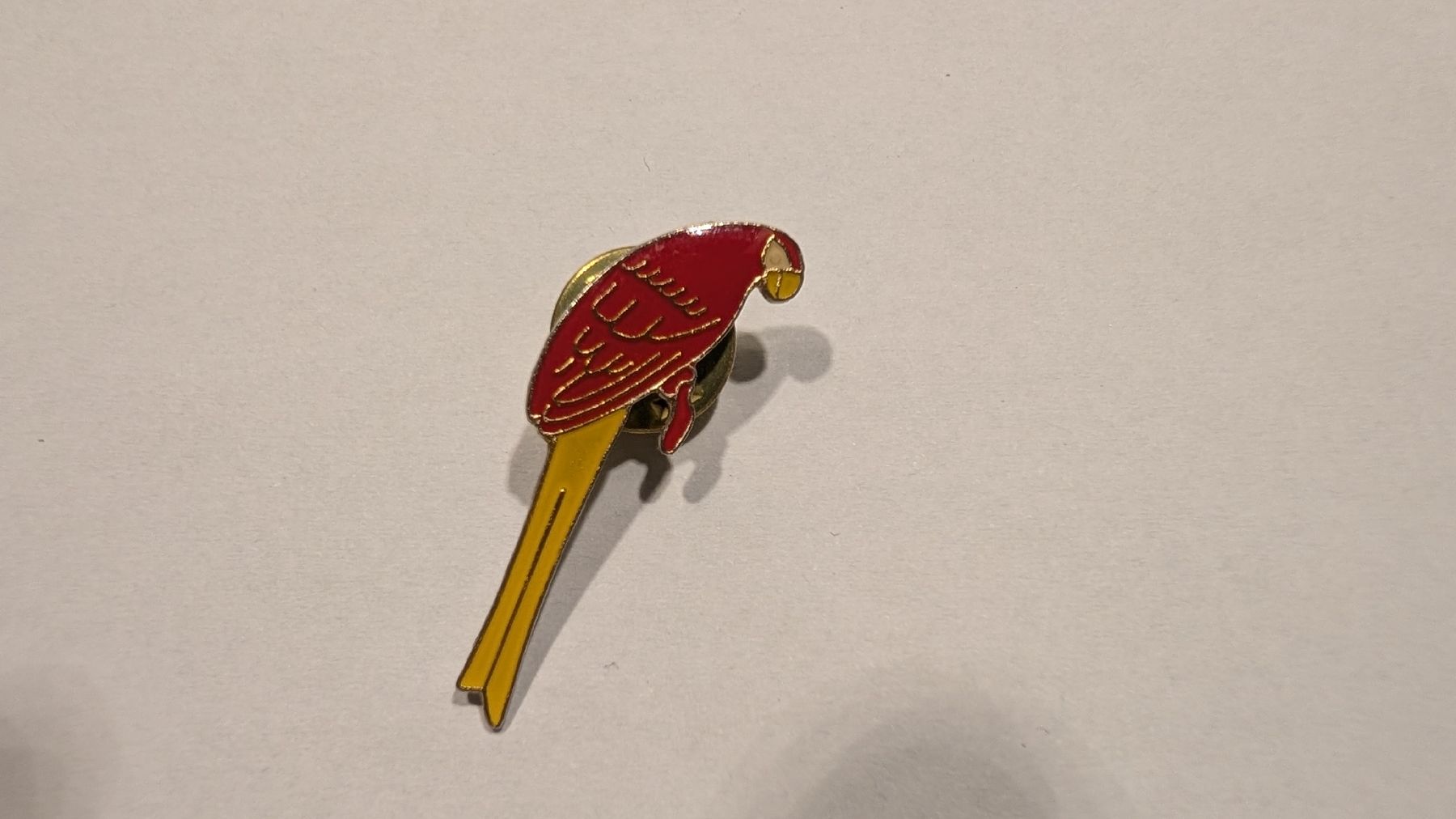 Plaketten & Abzeichen: Anstecker Papagei 3 Stk. – Gebraucht aus Olten von NicoOnline 1