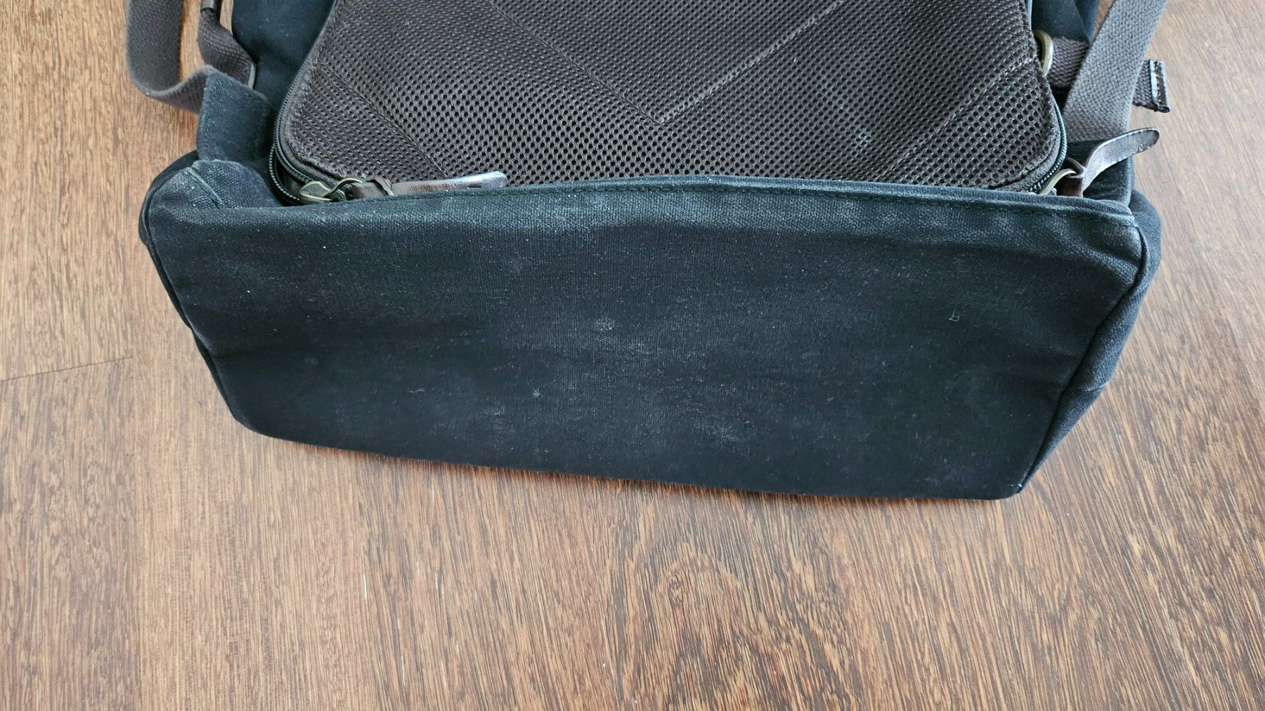 Zaini: Property of ... Rucksack Karl Travel Backpack – Usato da Uitikon Waldegg venduto da hddinu 7