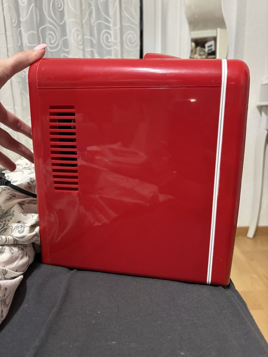 Frigoriferi: Mini Kühlschrank Retro Rot – Nuovo (secondo la descrizione) da St. Gallen venduto da ama_2m2y 1