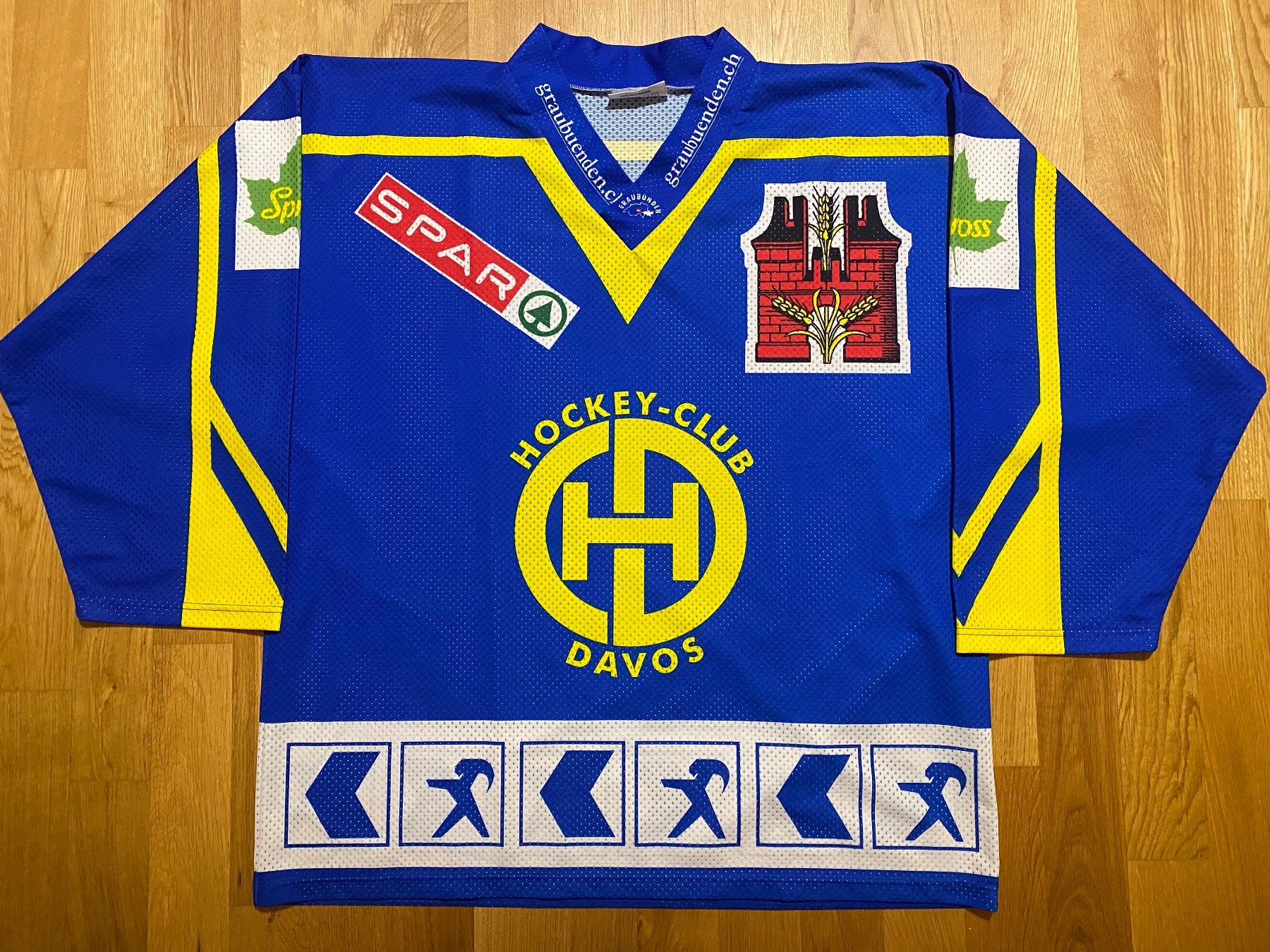 Adidas Canottiere & Pantaloni: ORIGINAL HC DAVOS TRIKOT HCD 2000/2001 XL – Nuovo (secondo la descrizione) da Zürich venduto da TRIKOTKAISER