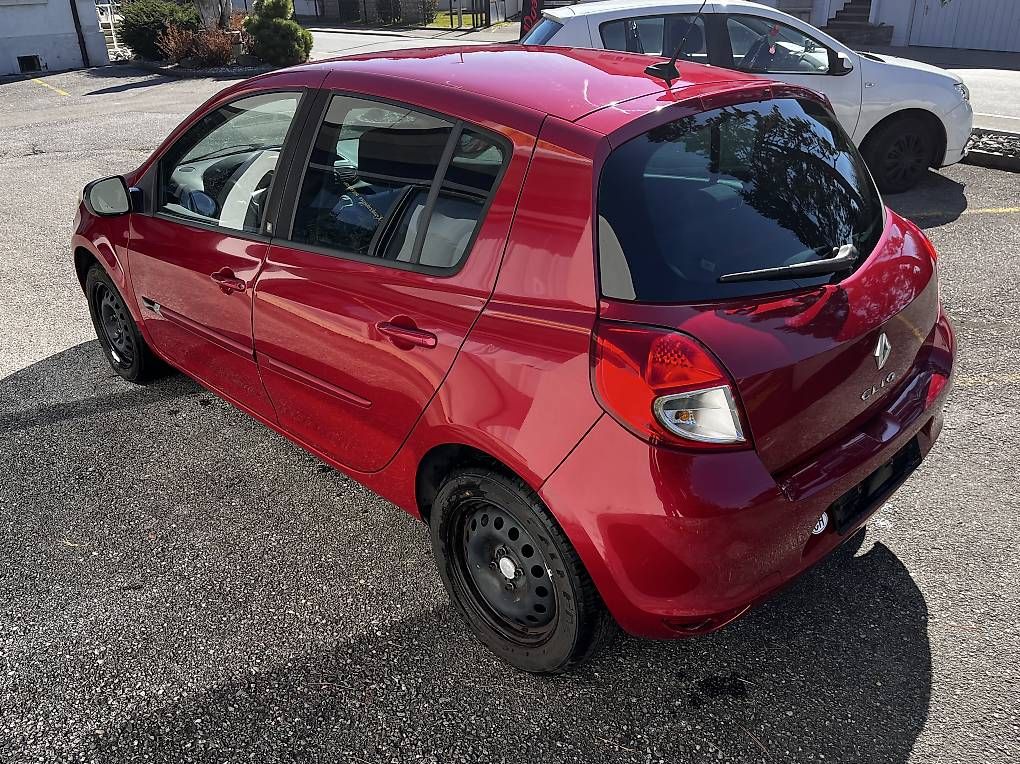 Autos: Renault Clio 2011 Navi Klimaautomatik – D'occasion à Widnau par Kakaoschlucker 1