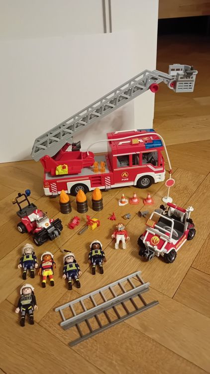 PLAYMOBIL CAMION DE pompier en l'état et deux pompiers EUR 3,00