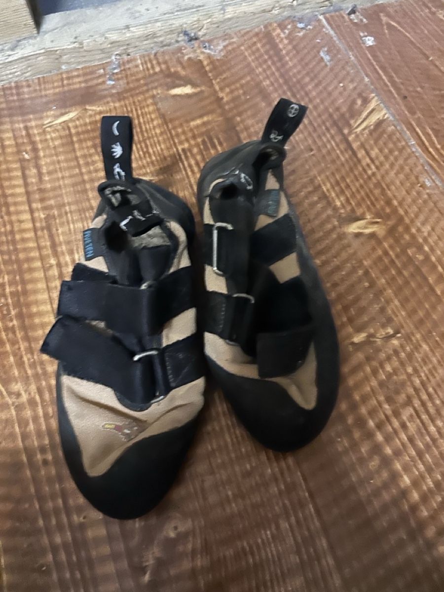 Scarpe da uomo: Chaussons escalade Five Ten noirs etat utilise – Usato da Le Châble VS venduto da Audi_1902