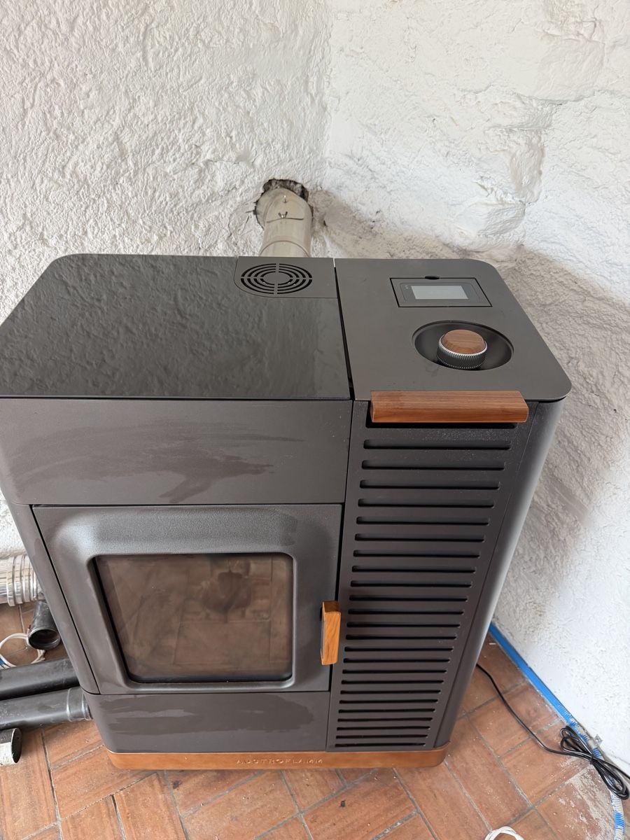 Cheminée: MoDuo Pellets und Scheitholz Austroflamm 2.4 - 9.4 kW WiFi – Gebraucht aus Agno von marcsch1970 2