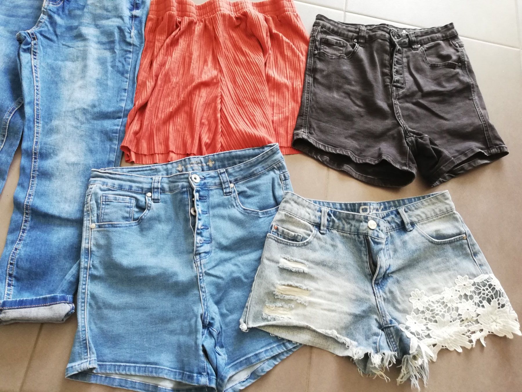 Lotti di vestiti: Jeans Shorts div Gr M – Usato da Untersiggenthal venduto da Marlen59 2