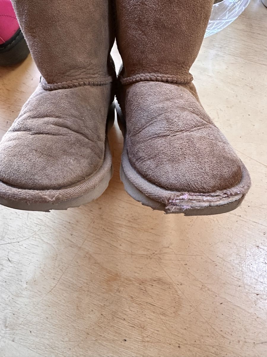 Ugg Chaussures garçon: UGG Stiefel size 28 – D'occasion à Hinterkappelen par una066 2