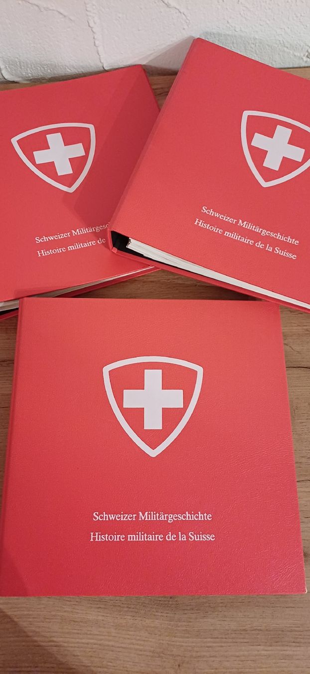 Schweizer Armee Uniformi: Ordner Schweizer Militär Armee – Usato da Grosswangen venduto da Geschenkberatung