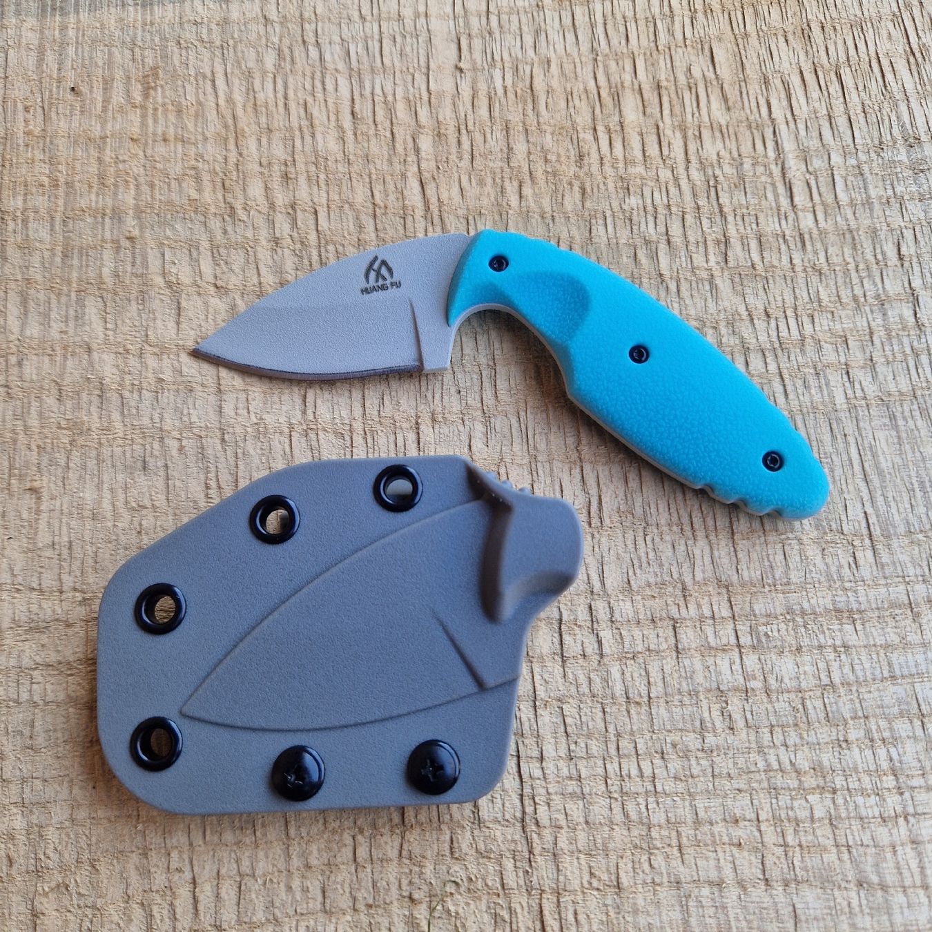 Militärmesser: Messer mit Kydex Scheide blau – Neu und originalverpackt aus Dorf von Messer-Schweiz 2