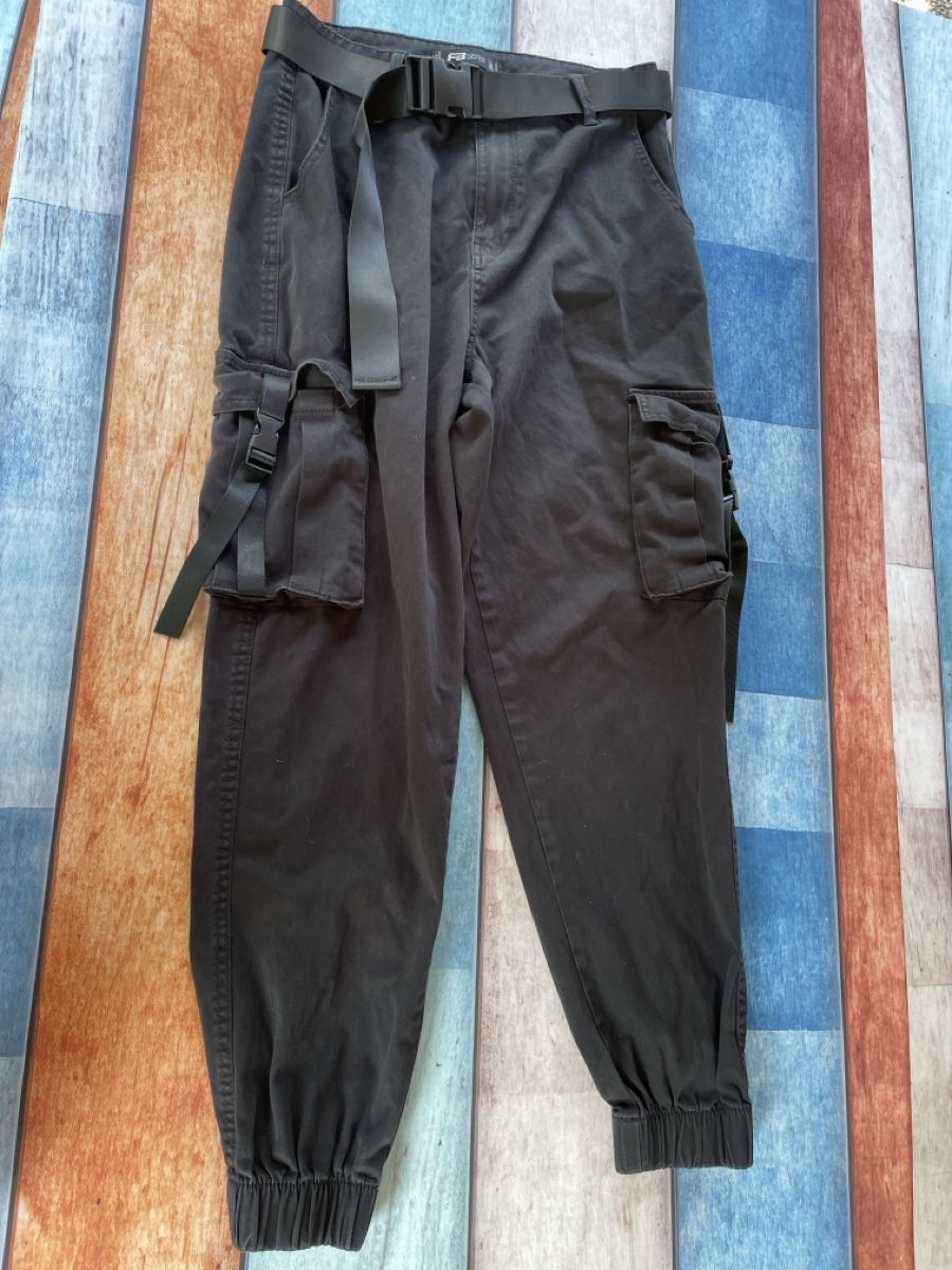 Pantaloni: 🌸 pantalon cargo – Usato da La Tour / VS venduto da patoye