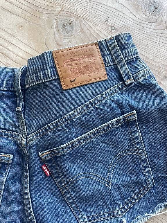 Jeans: Levis Jeans Shorts Grösse 27  – Usato da Ipsach venduto da Cynicat 1