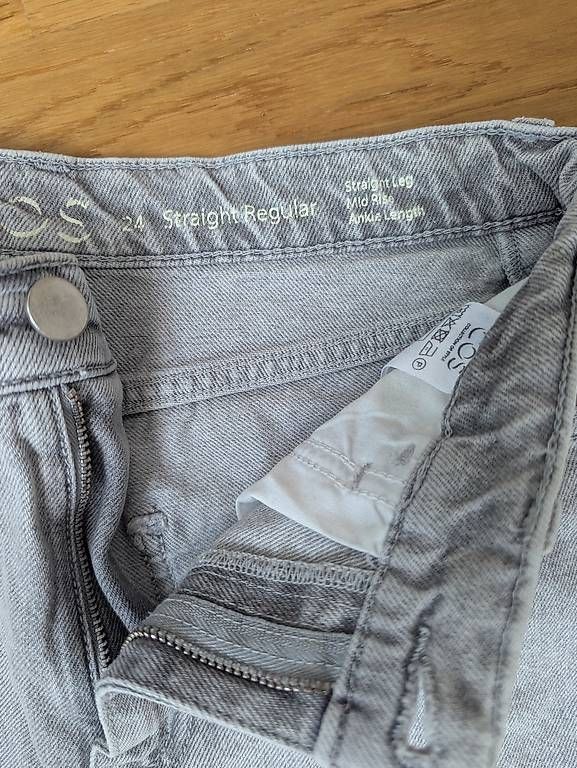 Cos Jeans: COS Jeans Gr.24 hellgrau – Gebraucht aus St. Gallen von Mosaika 2