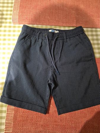Stylische WE Shorts Gr. 122 Top Zustand