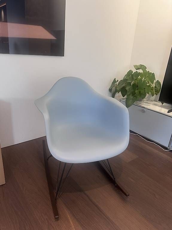 Vitra Sedie: Vitra Schaukelstuhl – Usato da Zollikon venduto da stschatsch