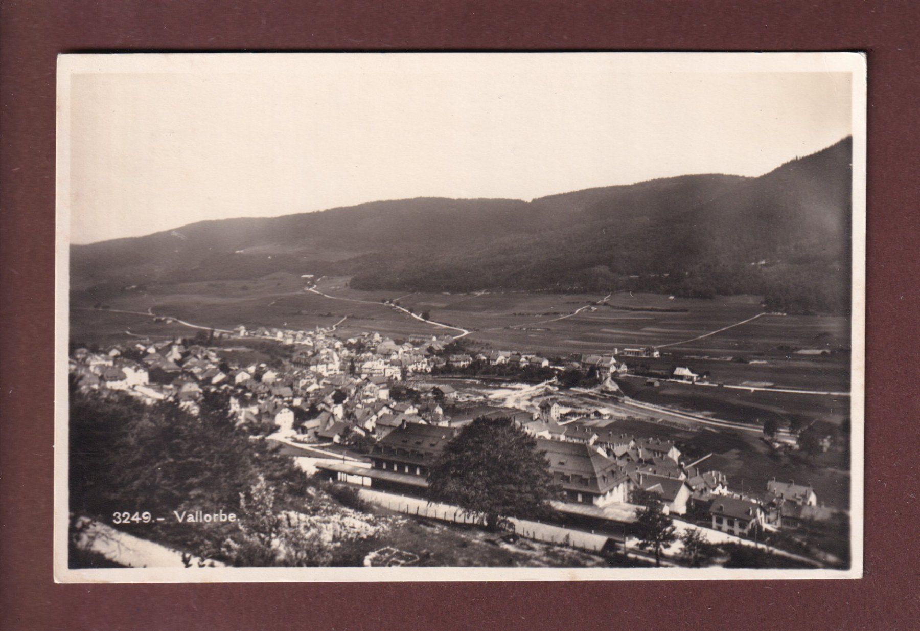 Cartoline postali: VALLORBE - Vue partielle // pli d'angle // – Usato da Pully venduto da nicecards