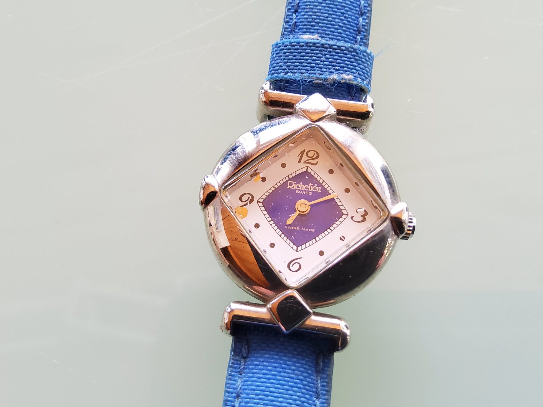 Montres: Petite montre bracelet Richelieu  – Défectueux à Malleray par Broc-Mo 3