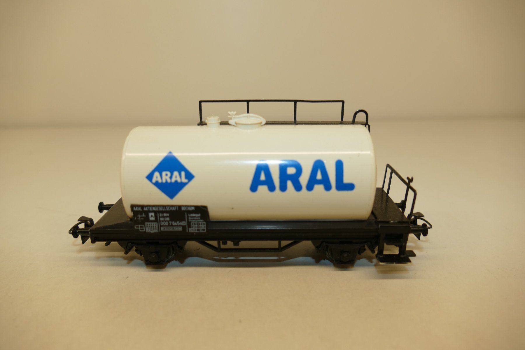 Märklin Modelleisenbahnen: Märklin H0: DB Kesselwagen Aral – Neu (gemäss Beschreibung) aus Niederhasli von rail-duerst 2
