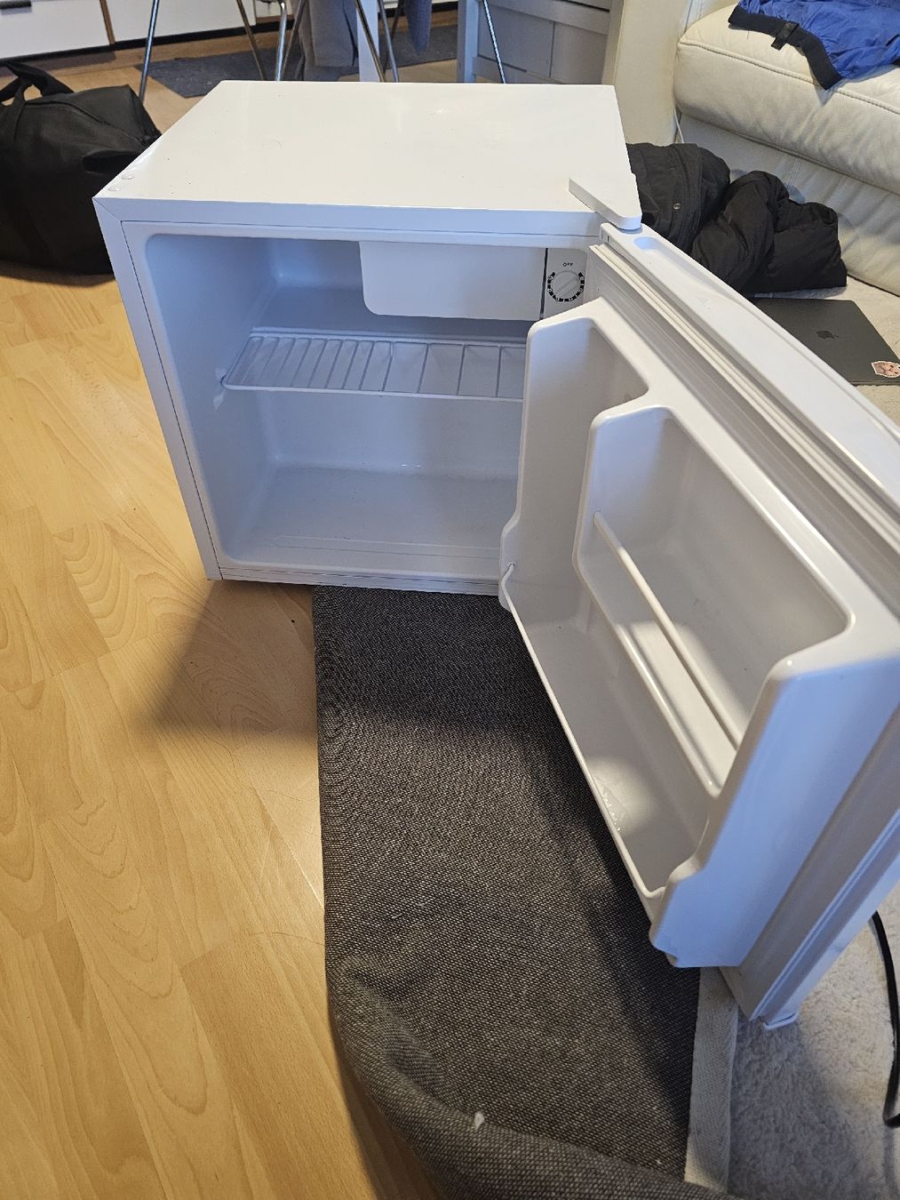 Kühlschrank: Intertronic Mini Fridge - 43L – Gebraucht aus Leysin von Mr.Matthew 1