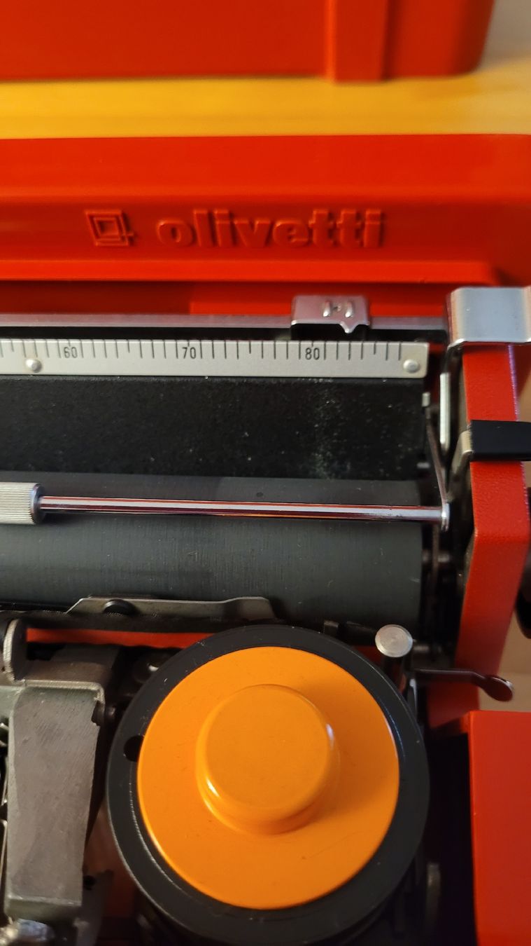Olivetti Macchine da scrivere: OLIVETTI * VALENTINE * red Schreibmaschine 1969 – Usato da Gränichen venduto da Thesi123456 3