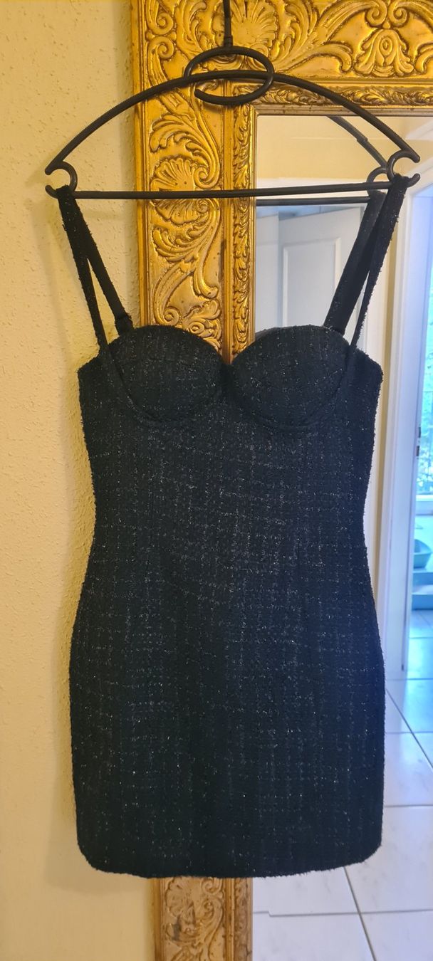 Robes: Meshki Kleid – D'occasion à Allschwil par Virgo 1