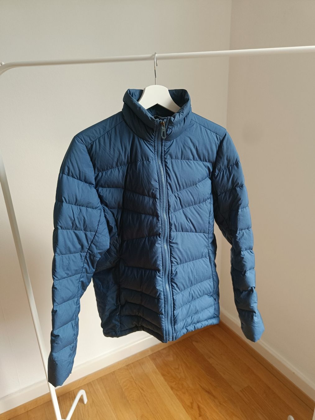 Salomon Jacken: Salomon Daunenjacke – Gebraucht aus Luzern von noraelizabeth