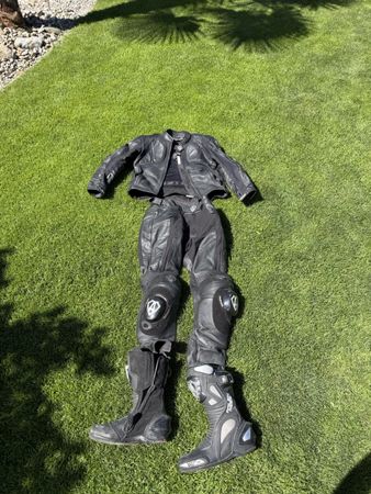 Hochwertiges Lederkombi für Motorradfahrer, Grösse 50