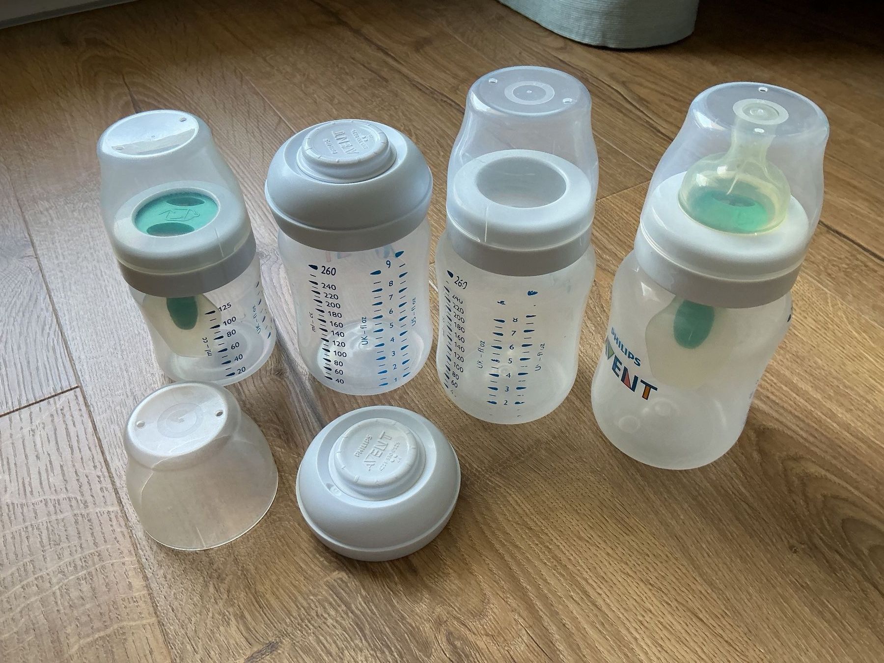 Avent Baby-Mahlzeiten: 4 Philips Avent Bottles – Gebraucht aus Brugg AG von Magna3