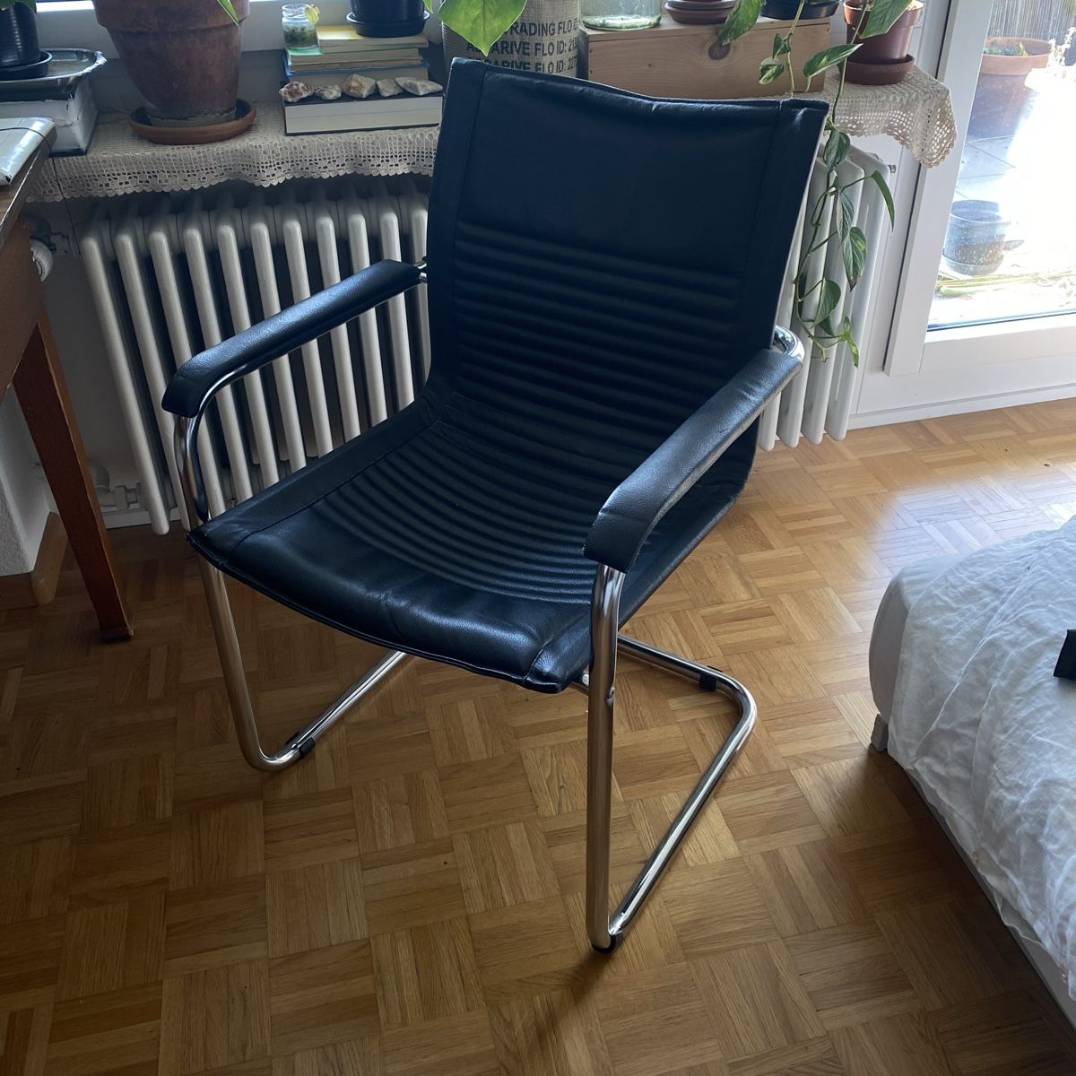 Sessel: Stuhl schwarz Freischwinger – Gebraucht aus Binningen von